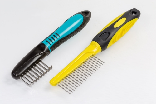 pet hair brushes made with 2k injection molding